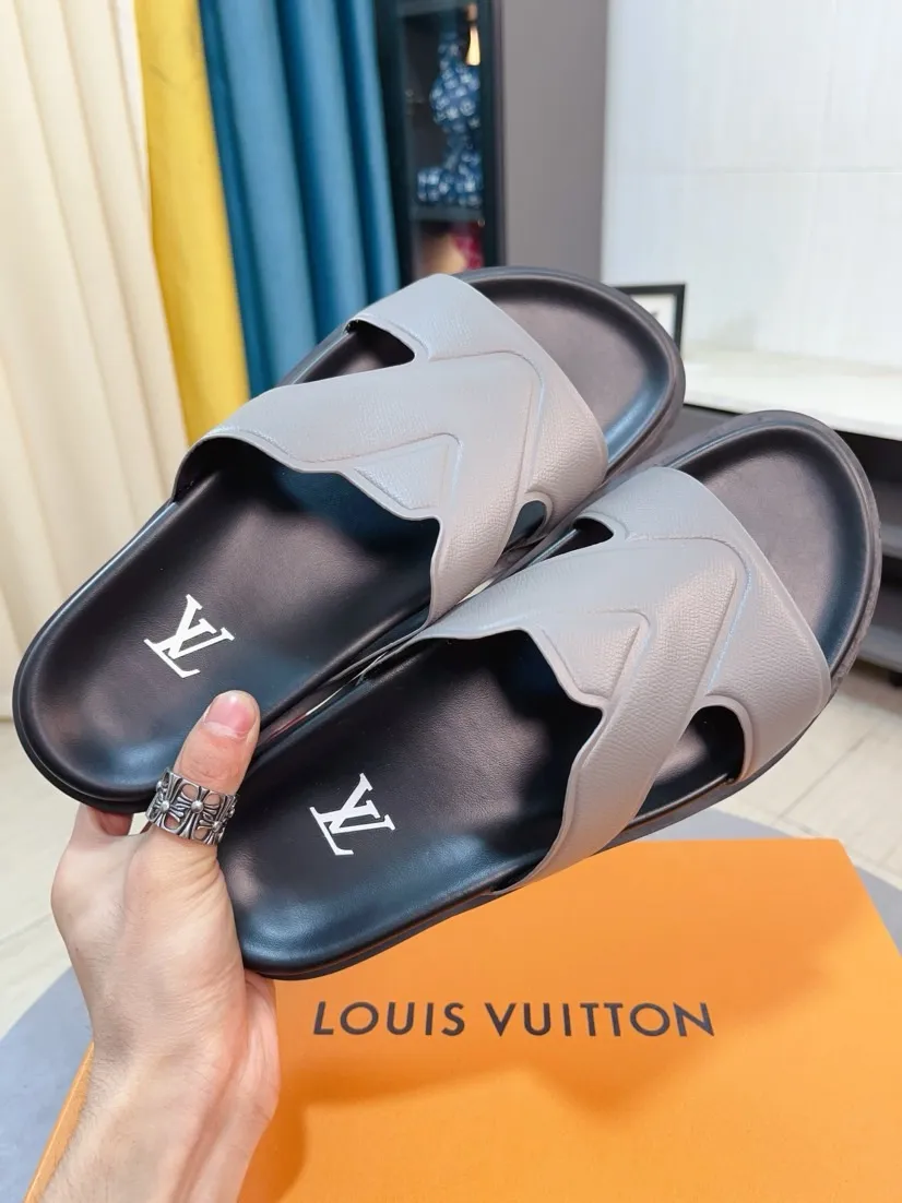 Men's shoes💰300🌹🌹【LV】Multi-color new men's slippers, original top quality version, original special cowhide cross pattern➕sheepskin inside and side, non-slip combined sole, more stable walking, more comfortable and lightweight, high-end and generous, size: 38~44